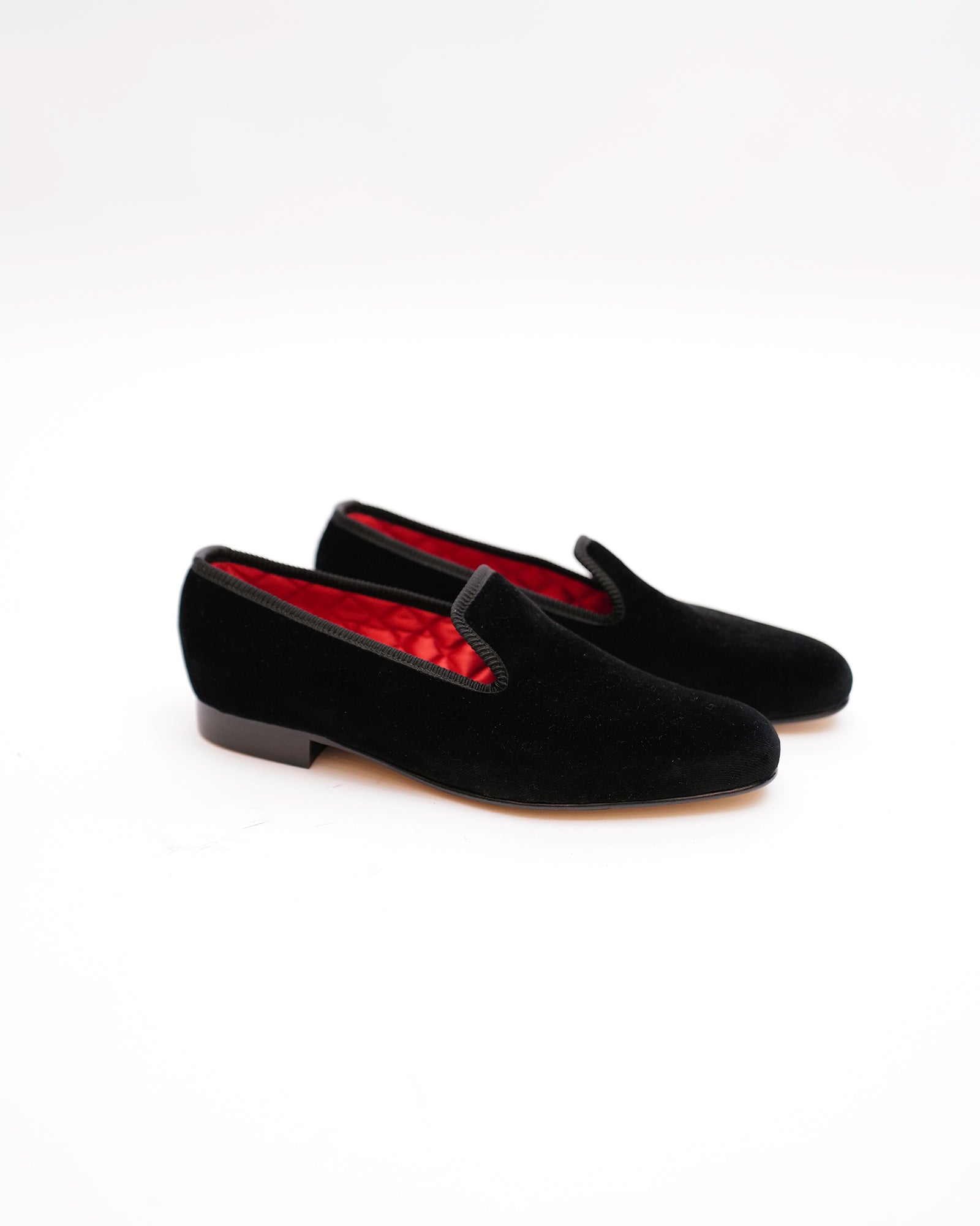 BE1 - Black Velvet Plain Albert